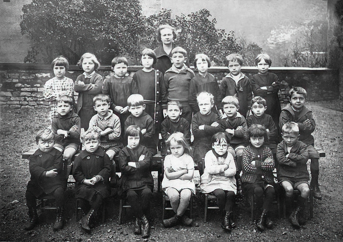 [Photographie de classe 1930]